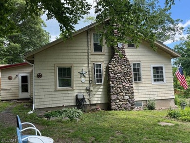 Great Cottage-Style home on large, beautiful, property. Perfect - photo 3