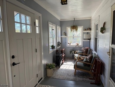Great Cottage-Style home on large, beautiful, property. Perfect - photo 6