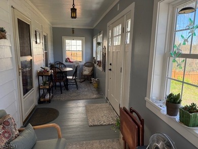 Great Cottage-Style home on large, beautiful, property. Perfect - photo 9