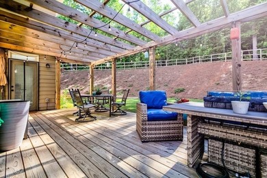 Gorgeous residence in prime Sugar Hill location. Nestled on a - photo 13