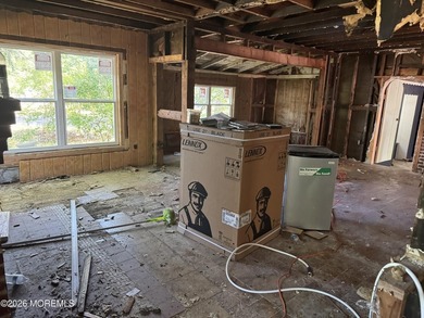 Attention investors and renovation enthusiasts! This property - photo 15