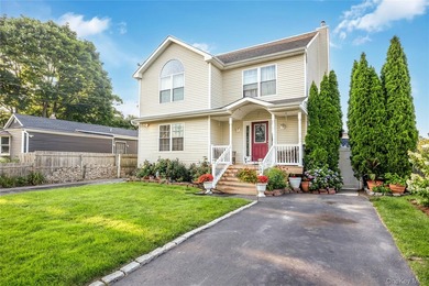 Welcome to this beautifully maintained 6-bedroom, 2-bath - photo 2
