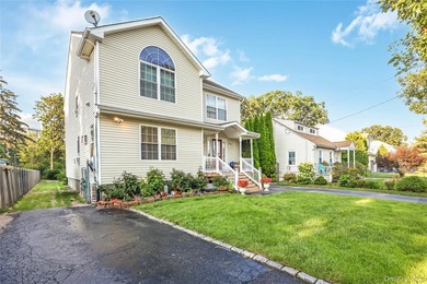 Welcome to this beautifully maintained 6-bedroom, 2-bath - photo 3