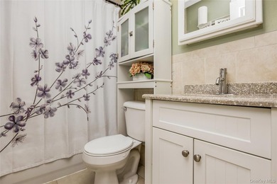 Welcome to this beautifully maintained 6-bedroom, 2-bath - photo 7