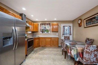 Welcome to this beautifully maintained 6-bedroom, 2-bath - photo 8