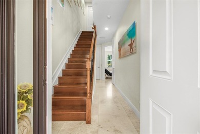 WOW, WALK TO THE BEACH IN 3 MINUTES! HERE IS THE STYLISH 3