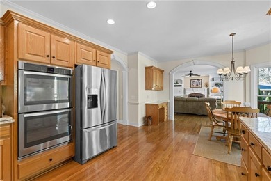 PRICE IMPROVEMENT - Welcome home to this beautifully maintained - photo 11