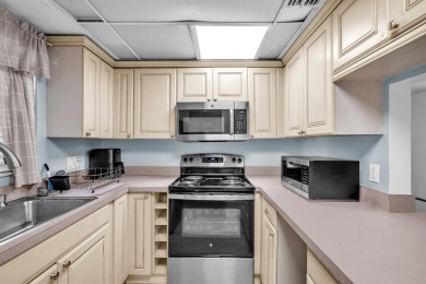 Lake Condo For Sale in Royal Palm Beach, Florida