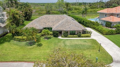 Nestled on the preserve in Marlwood Estates, this rarely - photo 1