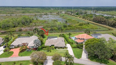 Nestled on the preserve in Marlwood Estates, this rarely - photo 2