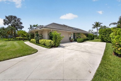 Nestled on the preserve in Marlwood Estates, this rarely - photo 5