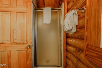 WESOME CABIN IN THE HEART OF PIGEON FORGE THAT PUTS YOU RIGHT IN - photo 33