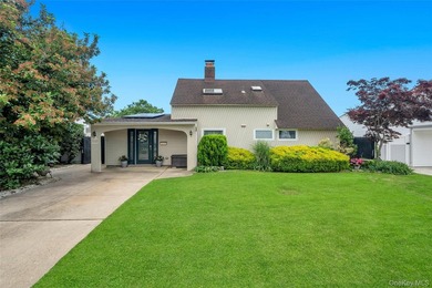 Welcome to this charming and spacious 4-bedroom, 2-bathroom - photo 3