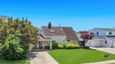 Welcome to this charming and spacious 4-bedroom, 2-bathroom - photo 4