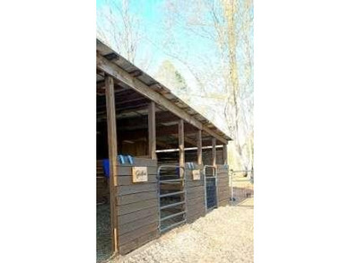 ESCAPE TO YOUR NORTH GEORGIA PARADISE! Calling all horse lovers