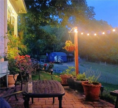 ESCAPE TO YOUR NORTH GEORGIA PARADISE! Calling all horse lovers