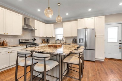 Welcome to this beautiful beachside Colonial located in the - photo 7