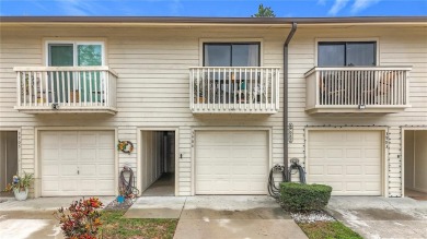 (private lake, pond, creek) Townhome/Townhouse For Sale in Pinellas Park Florida