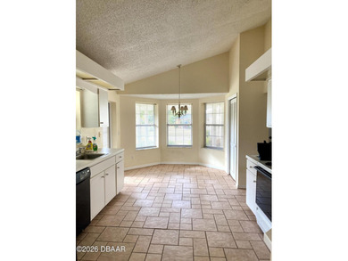 Great sized 3 bedroom 3 full bath 2 car garage single family - photo 6