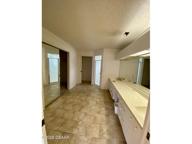 Great sized 3 bedroom 3 full bath 2 car garage single family - photo 8