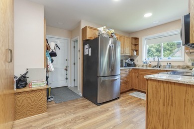 Nestled in Portland's Stroudwater neighborhood on a quiet - photo 11
