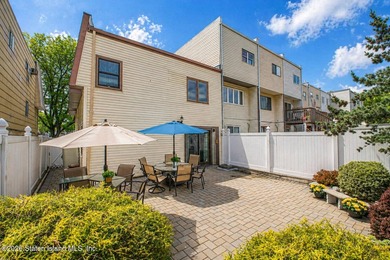 ***93 Mimosa Lane***Welcome to this absolutely stunning home - photo 32