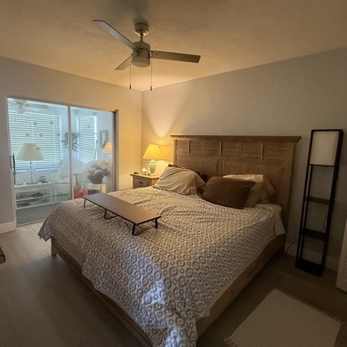 Come and see this beautiful remodeled 2 bedroom, 1 bath condo - photo 4