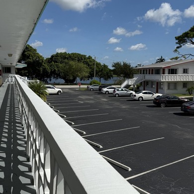 Come and see this beautiful remodeled 2 bedroom, 1 bath condo - photo 10