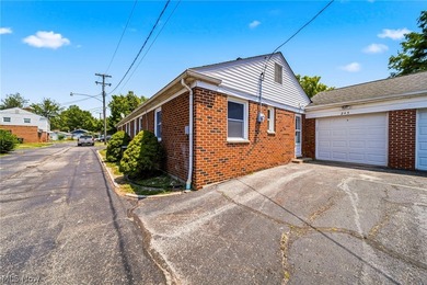 Just move in! This home is ready for you! Features a renovated - photo 6