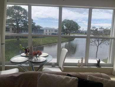 (private lake, pond, creek) Condo For Sale in Delray Beach Florida