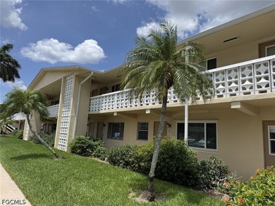 This is a wonderful 2 bedroom plus sunroom/den, 2 bath with - photo 1