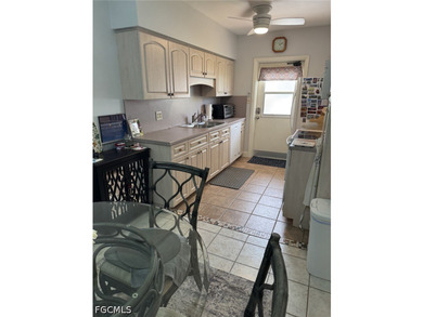 This is a wonderful 2 bedroom plus sunroom/den, 2 bath with - photo 6