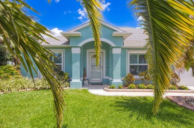 Tropical 4/2/2 pool home in desirable Southbend Lakes! This - photo 2