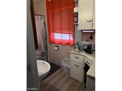 Seller very MOTIVATED! ALL OFFERS CONSIDERED!! This Charming - photo 5