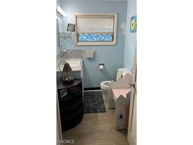 Seller very MOTIVATED! ALL OFFERS CONSIDERED!! This Charming - photo 8