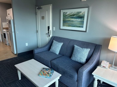 Wake up to the ocean in this beautiful well maintained 1BR/1BA