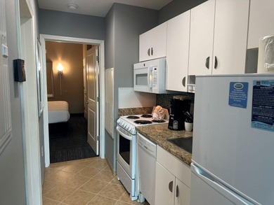 Wake up to the ocean in this beautiful well maintained 1BR/1BA