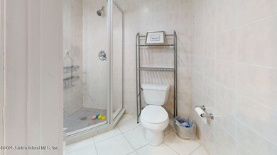 Welcome to this charming and meticulously maintained townhouse - photo 14