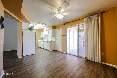 LOCATION, LOCATION, LOCATION! Beautiful, move-in-ready and - photo 15