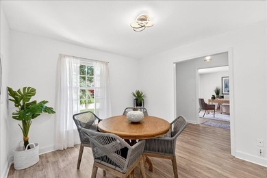 Beautifully updated 3-bedroom, 2-bath ranch offering over 2,000 - photo 15