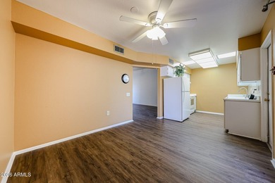 LOCATION, LOCATION, LOCATION! Beautiful, move-in-ready and - photo 16