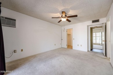 LOCATION, LOCATION, LOCATION! Beautiful, move-in-ready and - photo 18