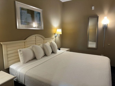 Wake up to the ocean in this beautiful well maintained 1BR/1BA