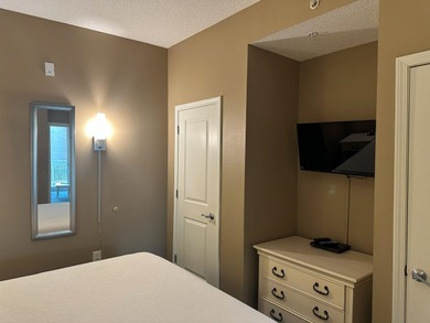 Wake up to the ocean in this beautiful well maintained 1BR/1BA