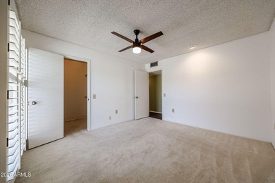 LOCATION, LOCATION, LOCATION! Beautiful, move-in-ready and - photo 23