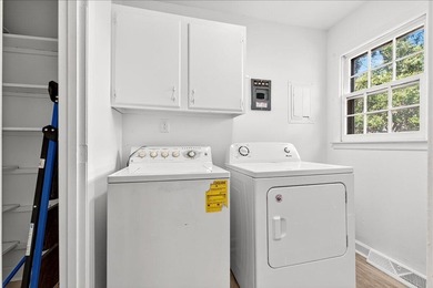Beautifully updated 3-bedroom, 2-bath ranch offering over 2,000 - photo 23