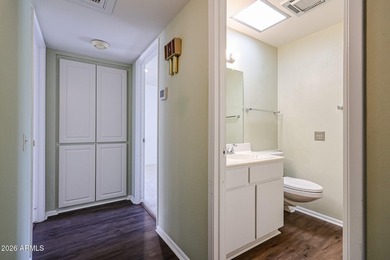 LOCATION, LOCATION, LOCATION! Beautiful, move-in-ready and - photo 24
