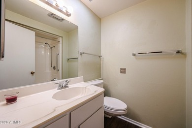 LOCATION, LOCATION, LOCATION! Beautiful, move-in-ready and - photo 25