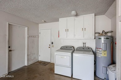 LOCATION, LOCATION, LOCATION! Beautiful, move-in-ready and - photo 30