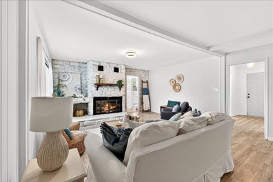 Beautifully updated 3-bedroom, 2-bath ranch offering over 2,000 - photo 30